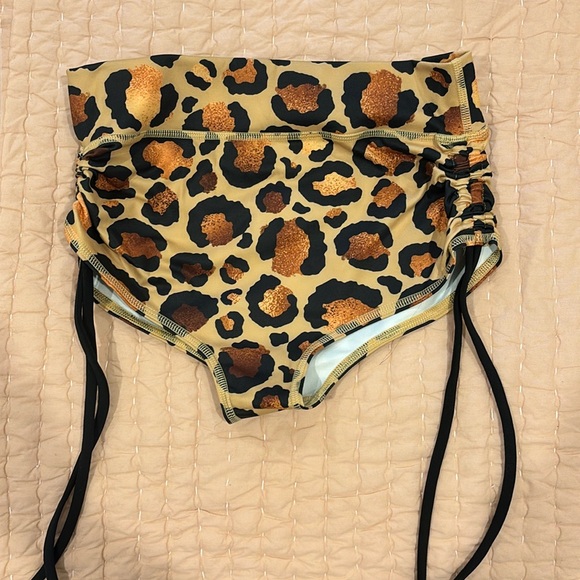 BMVMNT leopard bootie shorts - Picture 1 of 5